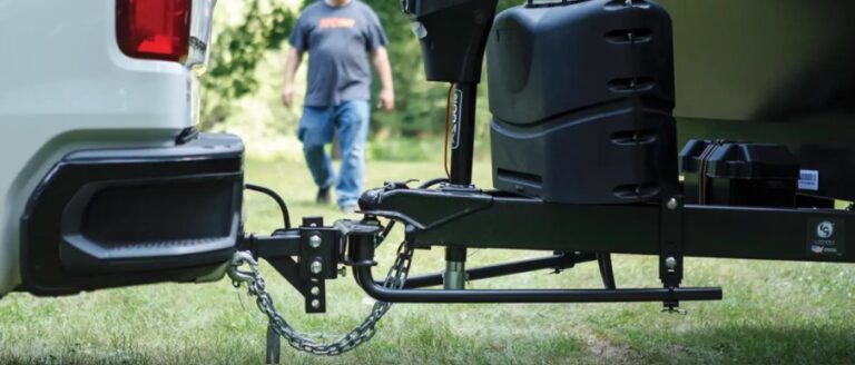 Top 4 Benefits of Using a Weight Distribution Hitch for Towing