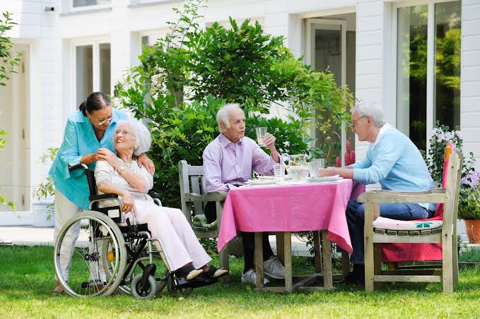 Understanding the Essentials of Assisted Living for Seniors